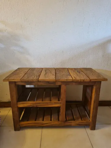 Banco sapateira de madeira rústico