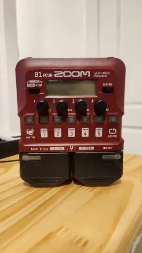 Pedaleira Zoom B1 Four