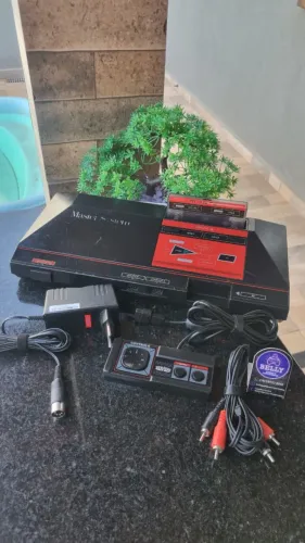 MASTER SYSTEM COM 2 JOGOS NA MEMÓRIA + CONTROLE ORIGINAL + EVERDRIVE