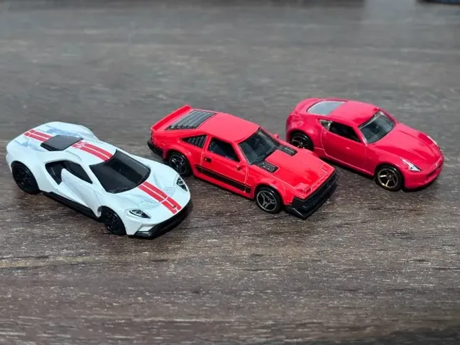 Hot Wheels Toyota Supra, Nissan 370z e Ford GT