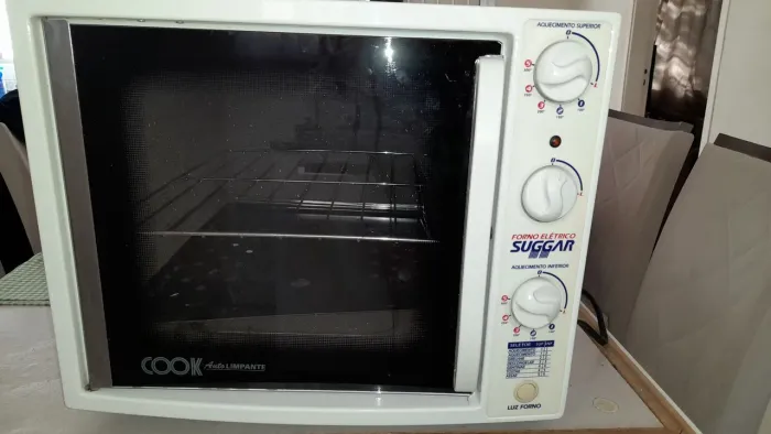 Forno elétrico Suggar, usado