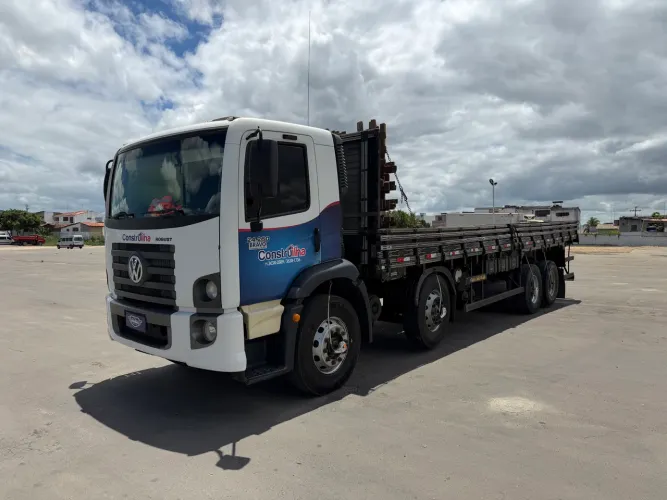 Caminhão VOLKSWAGEN/24-260 E Constel. 6×2 2p