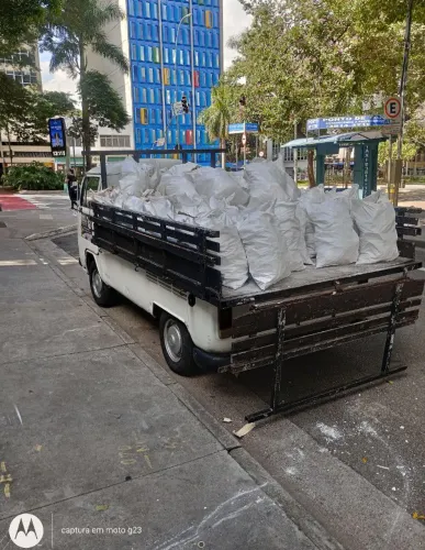 Retira se entulhos ensacados