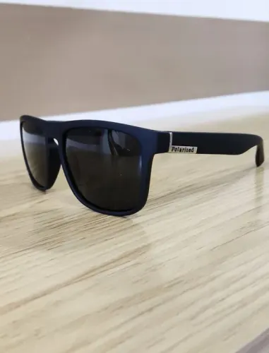 Óculos sport 1° linha, com lente polarizada. Leiam a descrição.