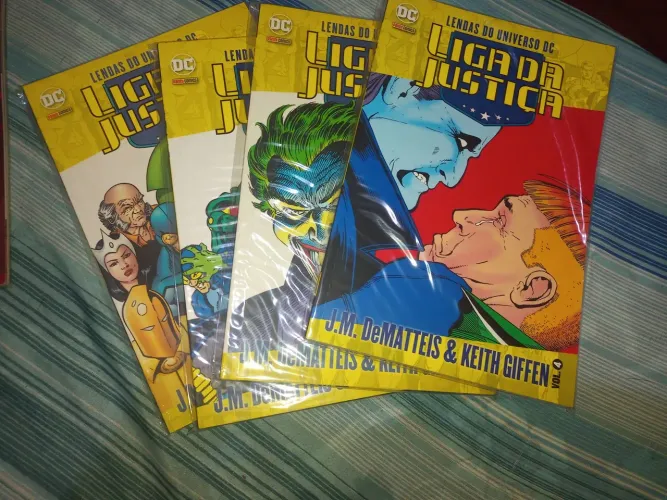 HQ Liga da Justiça - Lendas do Universo DC