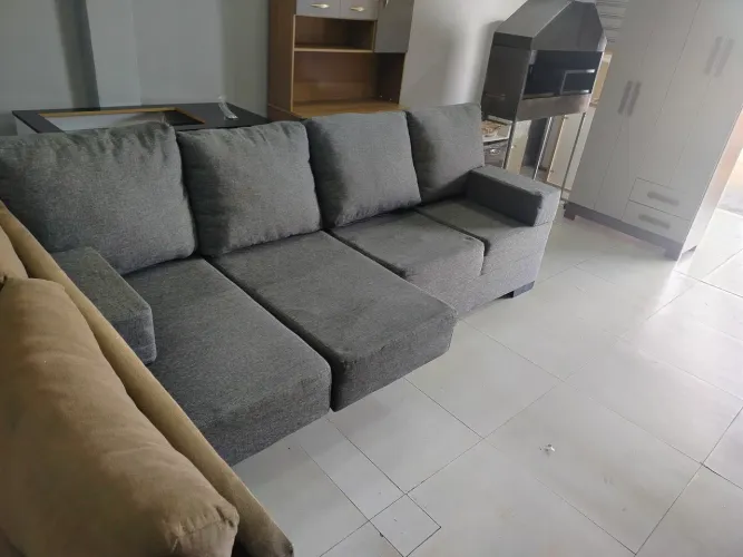 Sofá retrátil semi-novo