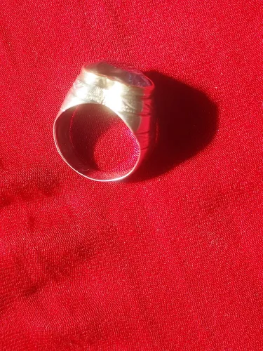 Anel em prata com ametista lapidada em formato de coração 