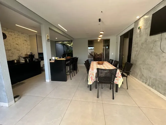 Casa 4 suítes na 208 norte