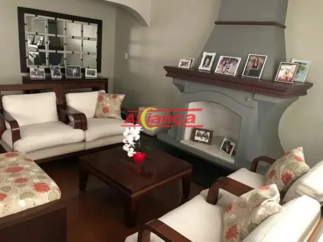 Casa 278m², com 3 quartos para alugar, no Jardim Vila Galvão - Guarulhos/SP - Por R$8.000,