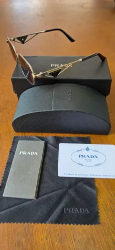 Óculos Prada