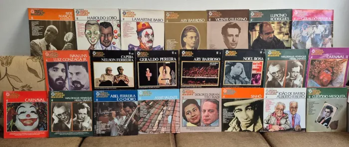 Lote 22 Lp's Vinil Coleção "Nova História da Música Popular Brasileira"