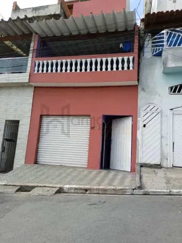 Casa Sobrado (3 casas no terreno), com duas entradas em ruas diferente na Cidade de Santo 