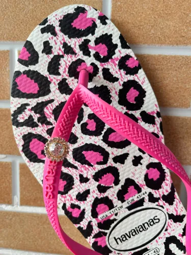 Havaianas animal print rosa com pingente 41-42