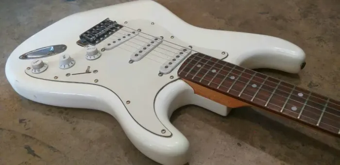 GUITARRA ARENA STRATO