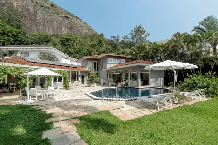 Casa em condomínio fechado no Itanhangá