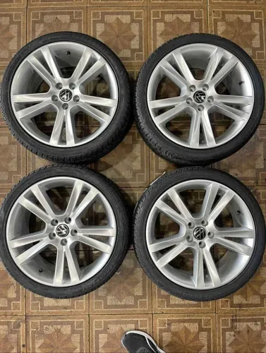 Vende se jogo de rodas completo Golf, Bora, Audi e Fox 225/45 17