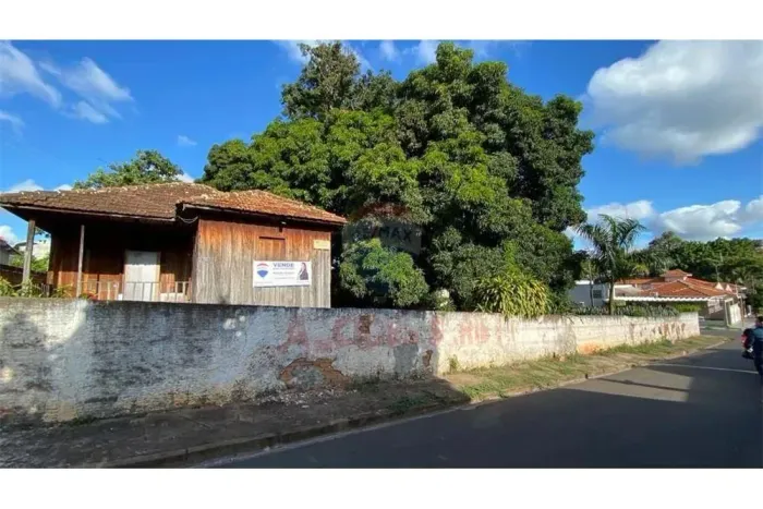 TERRENO PLANO PARA O SEU FUTURO EMPREENDIMENTO.
