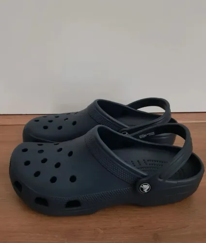 Vendo Crocs 39 