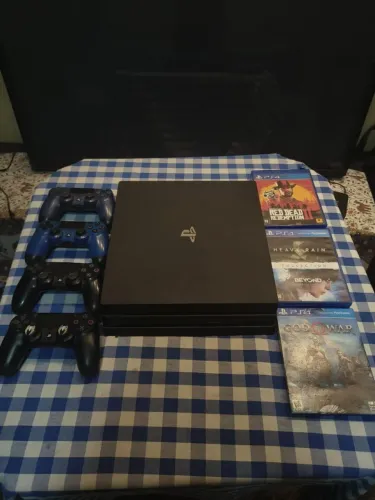 Ps4 pro + 4 controles + 7 jogos