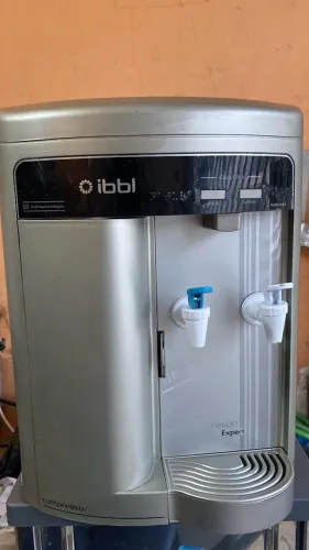 Bebedouro de água IBBL em ótimas condições.