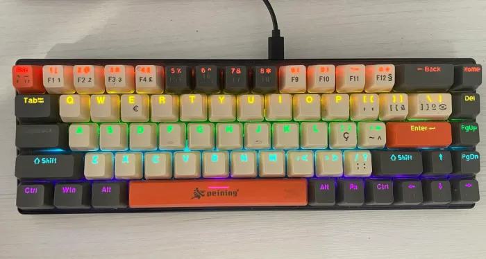 Teclado mecânico 60%