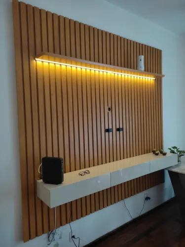 Rack painel ripado p/ TV de até 90' com led - 3 gavetas