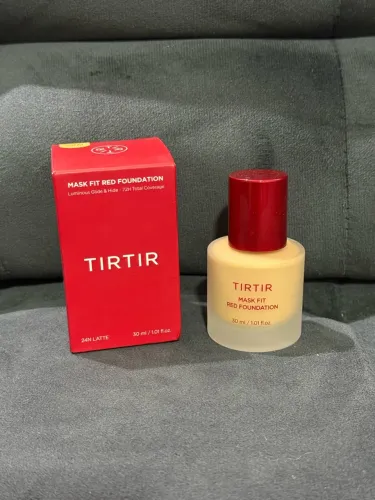Máscara Tirtir Fit Base Vermelha 30ml/ cor 24N Café com leite.