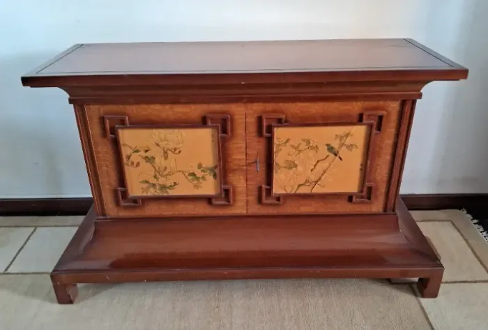 APARADOR ANTIGO DE MADEIRA NOBRE