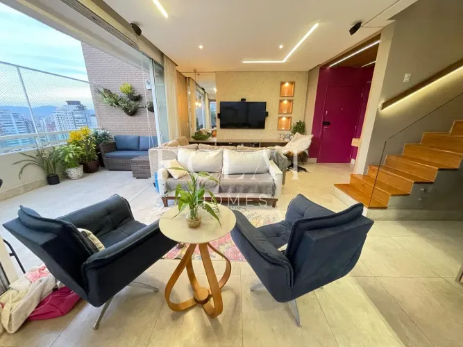 Cobertura com 220m², para alugar em Perdizes.