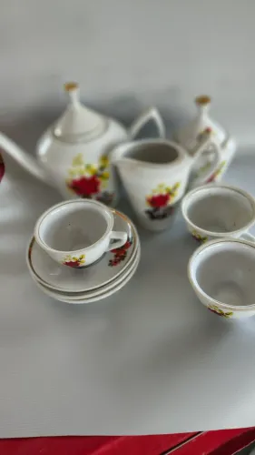 Louça floral antiga