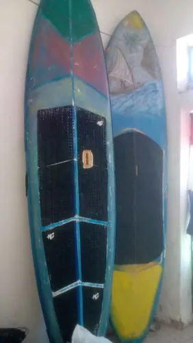 pranchas de SUP com algumas avarias 