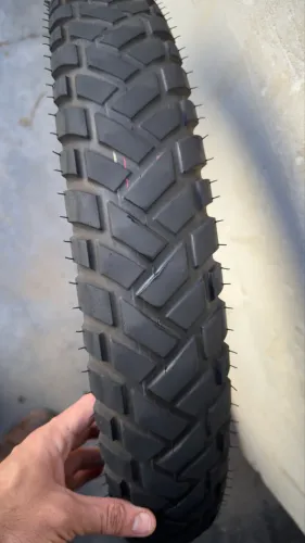 Pneu 90/90/21 Metzeler enduro 3 sahara meia vida