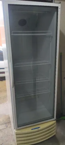 Vendo uma espositora de bebidas marca gelopar em ótimo estado