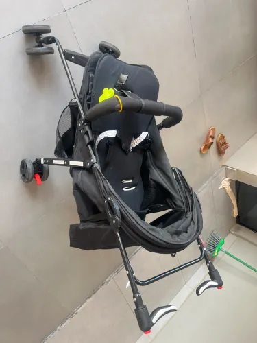 Carrinho de bebê conforto