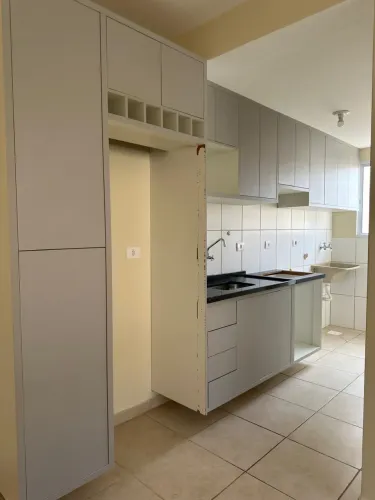 Confortável apartamento com 2 quartos no Jd. Centenário, Rua José Rodrigues de Melo