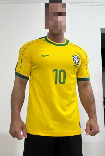 Camisa da seleção brasileira retrô