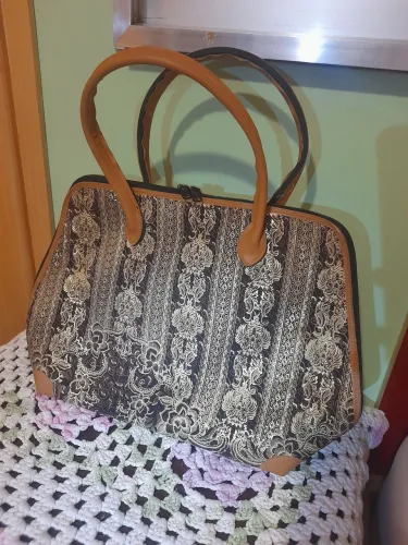 Bolsa feminina dourada estilo indiano