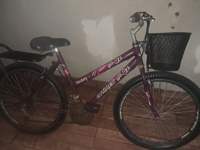 Bicicleta Aro 26 Roxa com Cestinha e Garupa - Ótimo Estado
