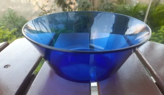 Tigela antiga Duralex em vidro azul cobalto louça antiga 20cm diâmetro