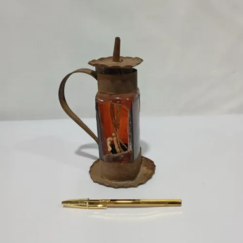 Antiga lamparina, vidro quebrado para restauro/decoração
