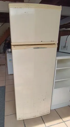 Geladeira Bratemp 320 Litros