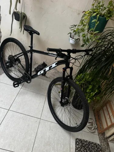 Bicicleta aro 29 shout muito nova