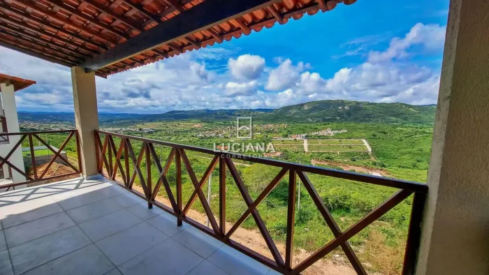 Vista Linda! Casa para venda em condomínio com ótima localização - Gravatá/PE