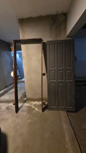 Porta com caixilho/batente