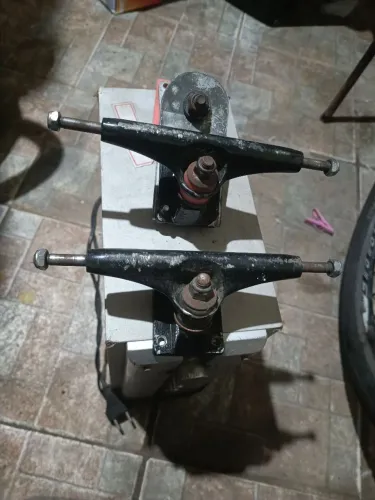 Par de trucks de surfskate 