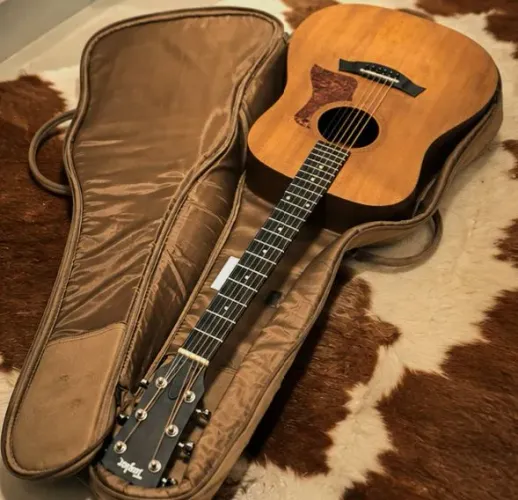 VIOLÃO TAYLOR BIG BABY TAMPO SÓLIDO ! PARCELO EM 12X NO CARTÃO !