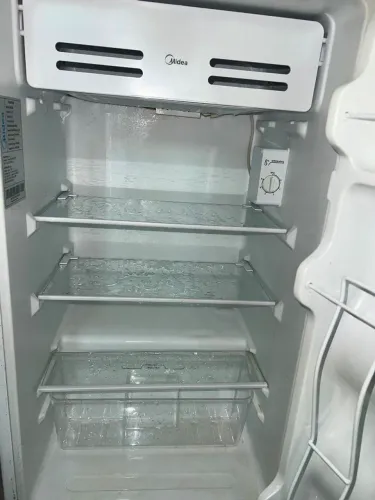Vende-se FRIGOBAR MIDEA
