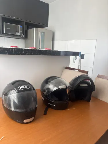 Capacetes 80$ cada