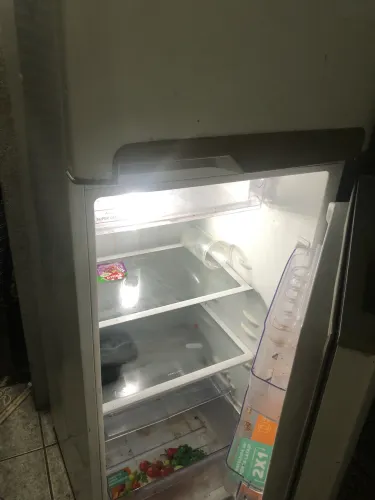 vendo geladeira por $700