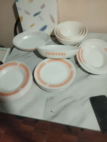 Três tigelas redondas duas oval rasa duas oval funda seis pratos fundo seis pratos rados